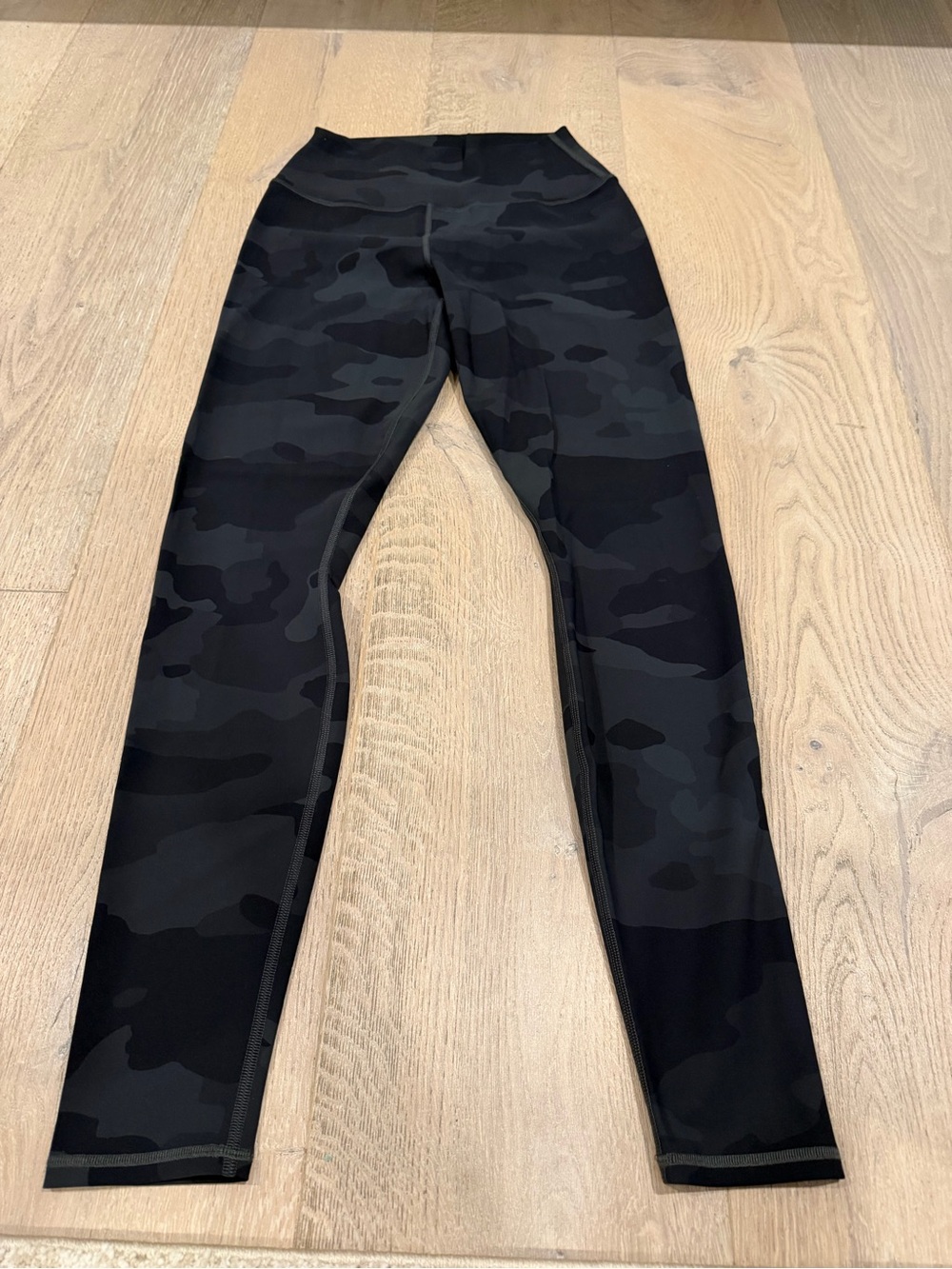 ALO Yoga Black and Gray Camo Leggings